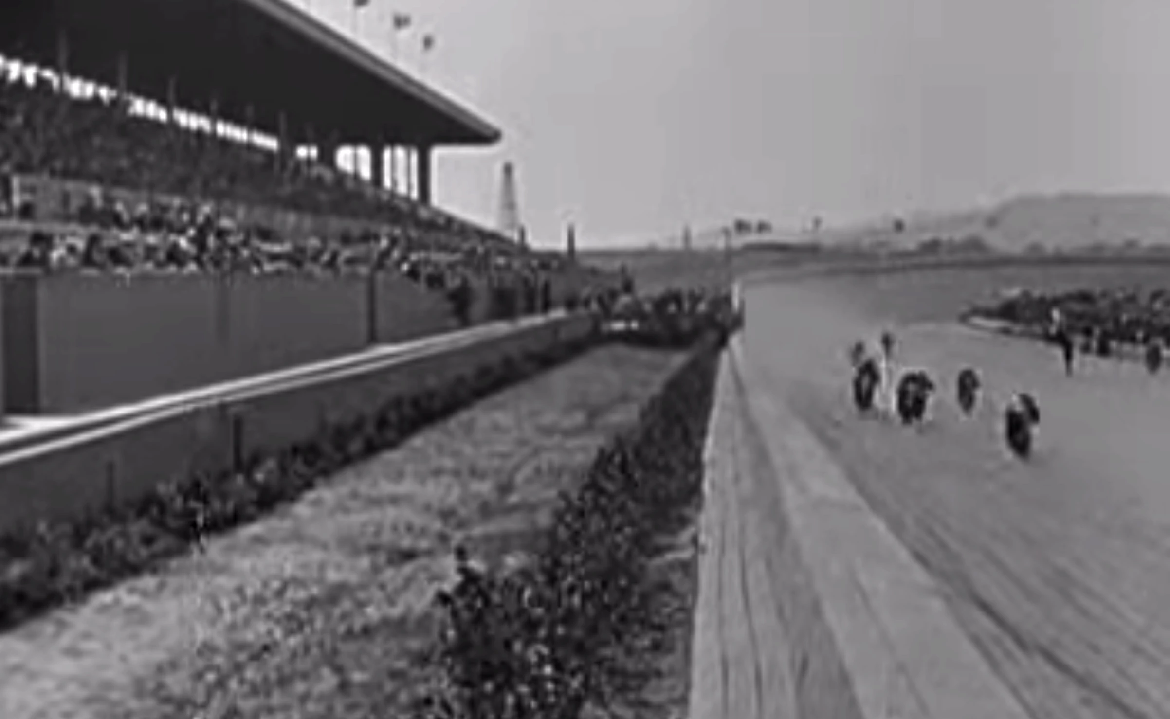 A screen grab from a very informative video about Board Track Racing in 1920. Be sure to watch the video at the foot of the page too.