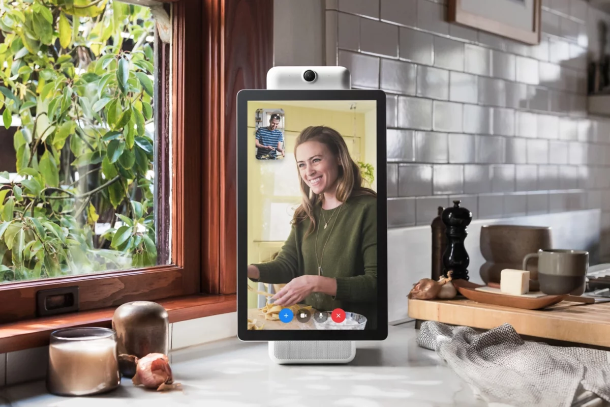 Facebook Portal brings Facebook Messenger to your kitchen table
