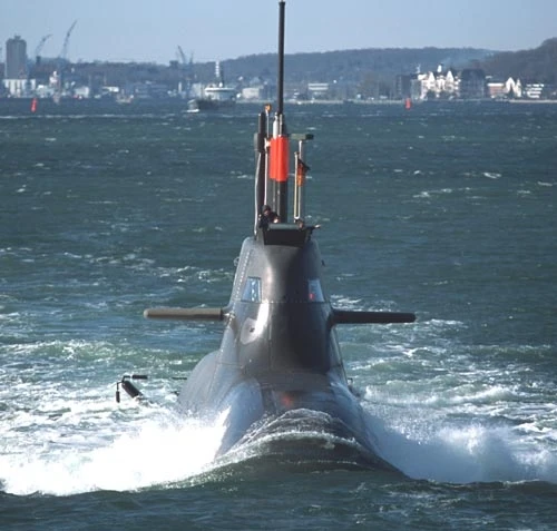 The diesel propulsionsystem is combined withan air independent propulsion(AIP) system, used for silent slow cruising