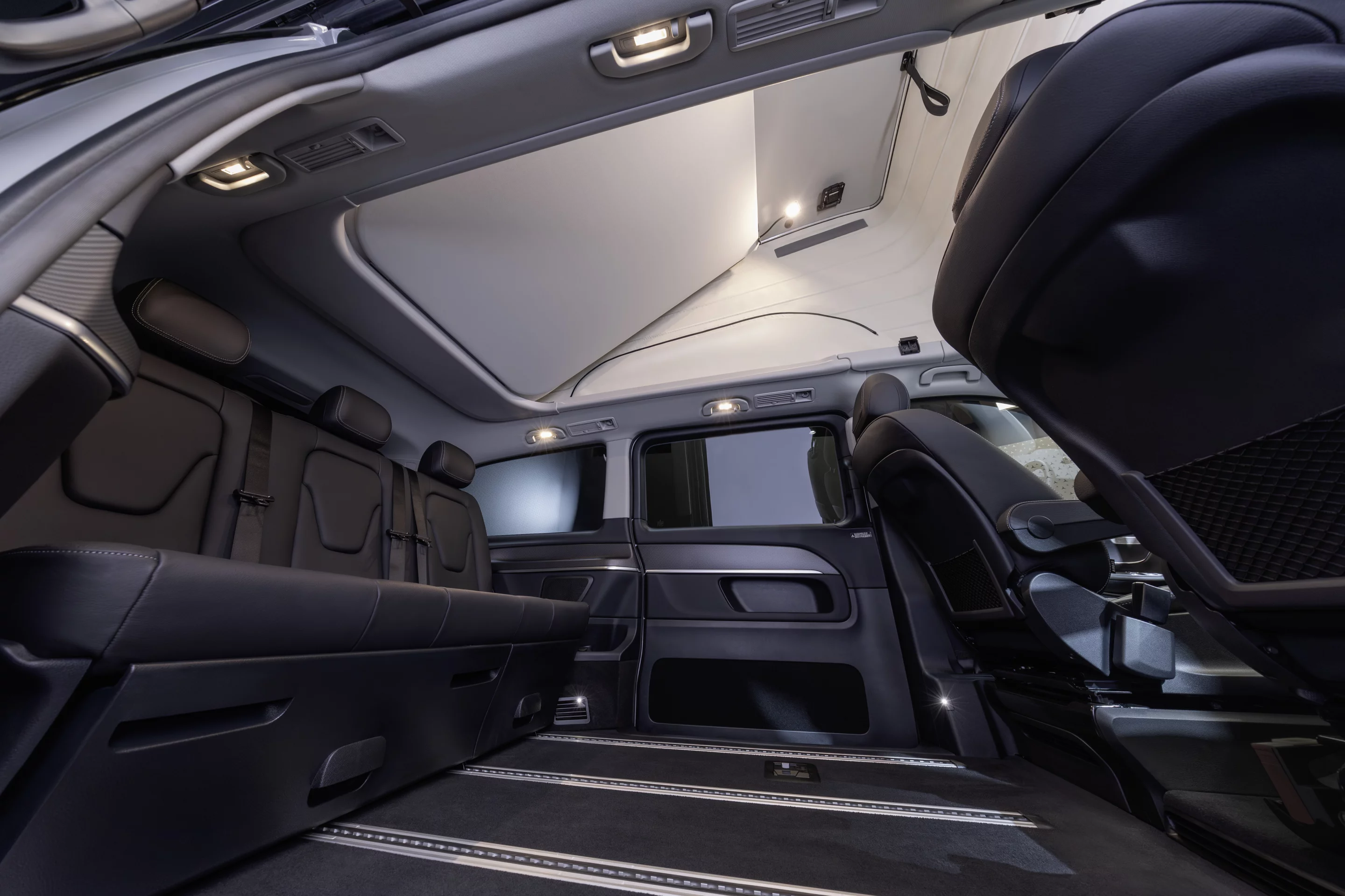 The extra width of the kitchen delete also gives the Horizon a wider lower double folding bench bed