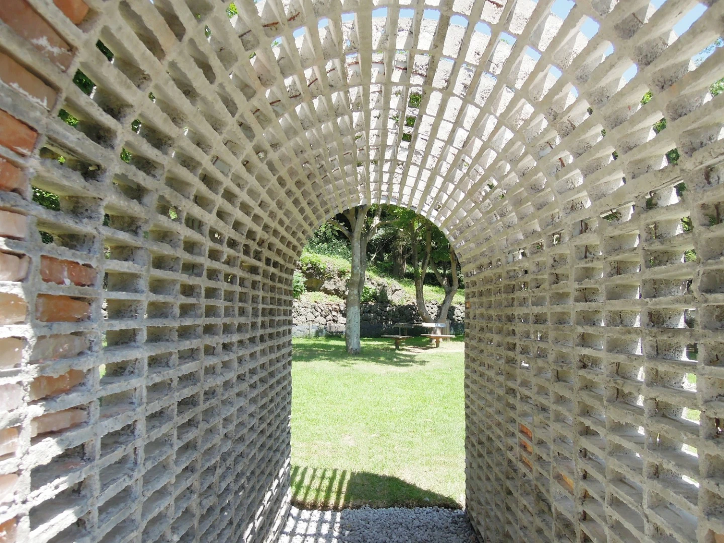 Merit in the Projects category of the AIANY 2019 Design Awards: Dissolving Dissolving Arch at the Amorepacific Museum of Art, South Korea, by Architects "stpmj"