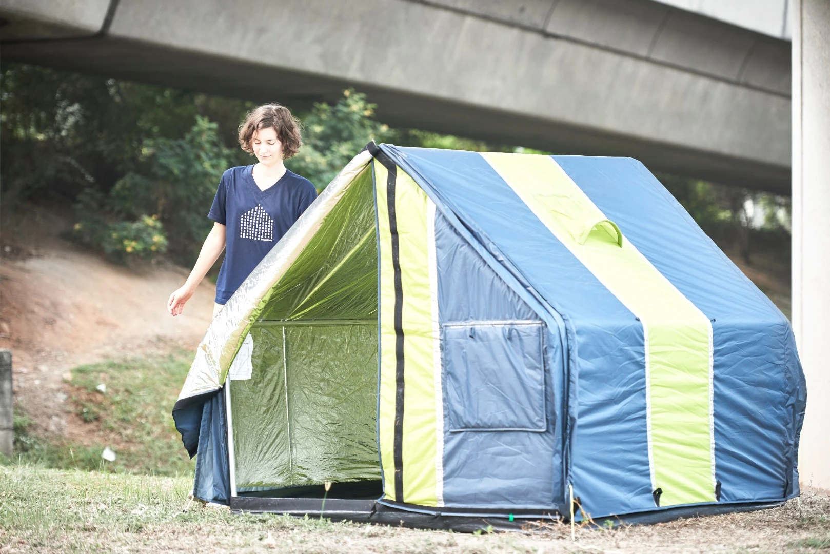 Its creators claim that the WeatherHyde tent is the world's first reversible all season family tent