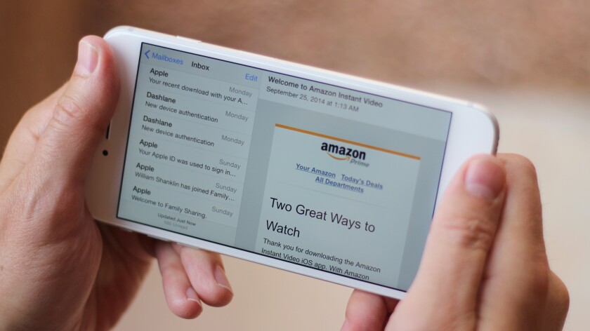 Apple's Mail app in landscape on the iPhone 6 Plus (Photo: Will Shanklin/Gizmag.com)