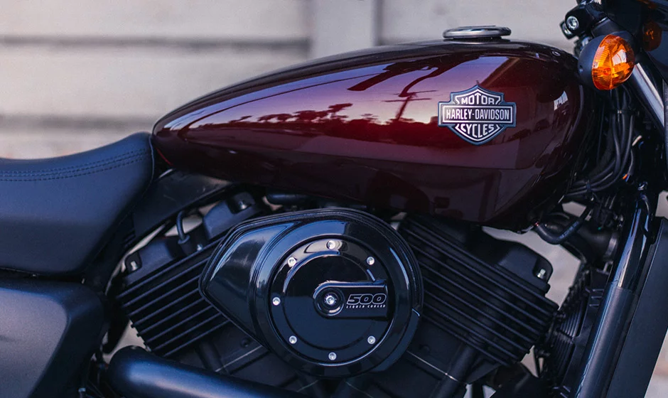 Harley-Davidson Street 500 - tank and Revolution X engine
