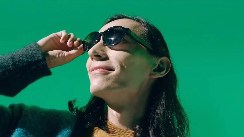 The Glatus sunglasses in use