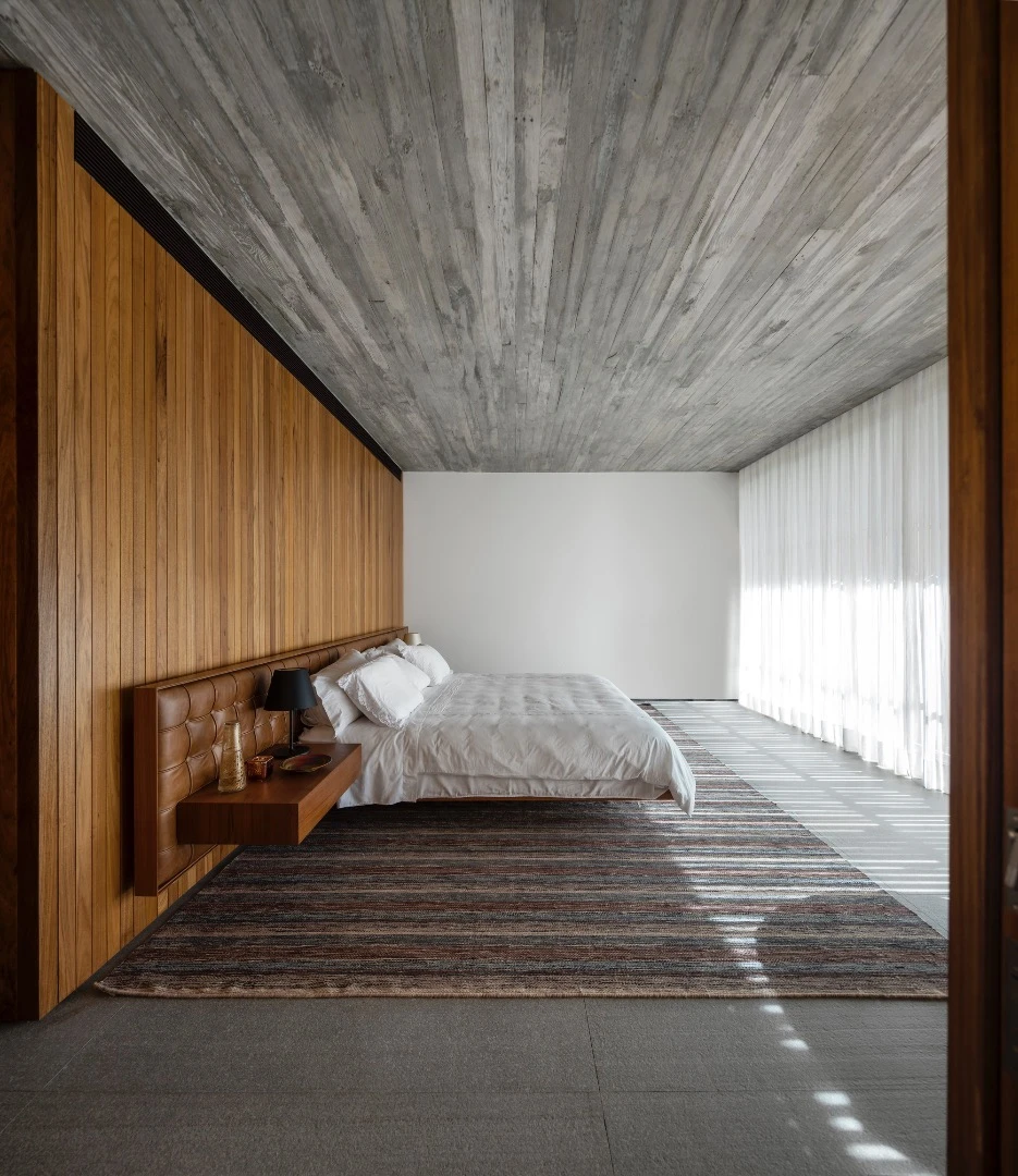 Planar House's interior decor is a simple but stylish mixture of wood, concrete and glass