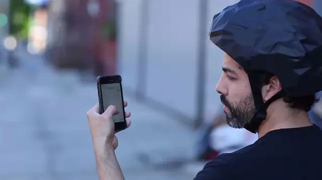 The MindRider helmet works with an app to help bicycle commuters lessen their stress