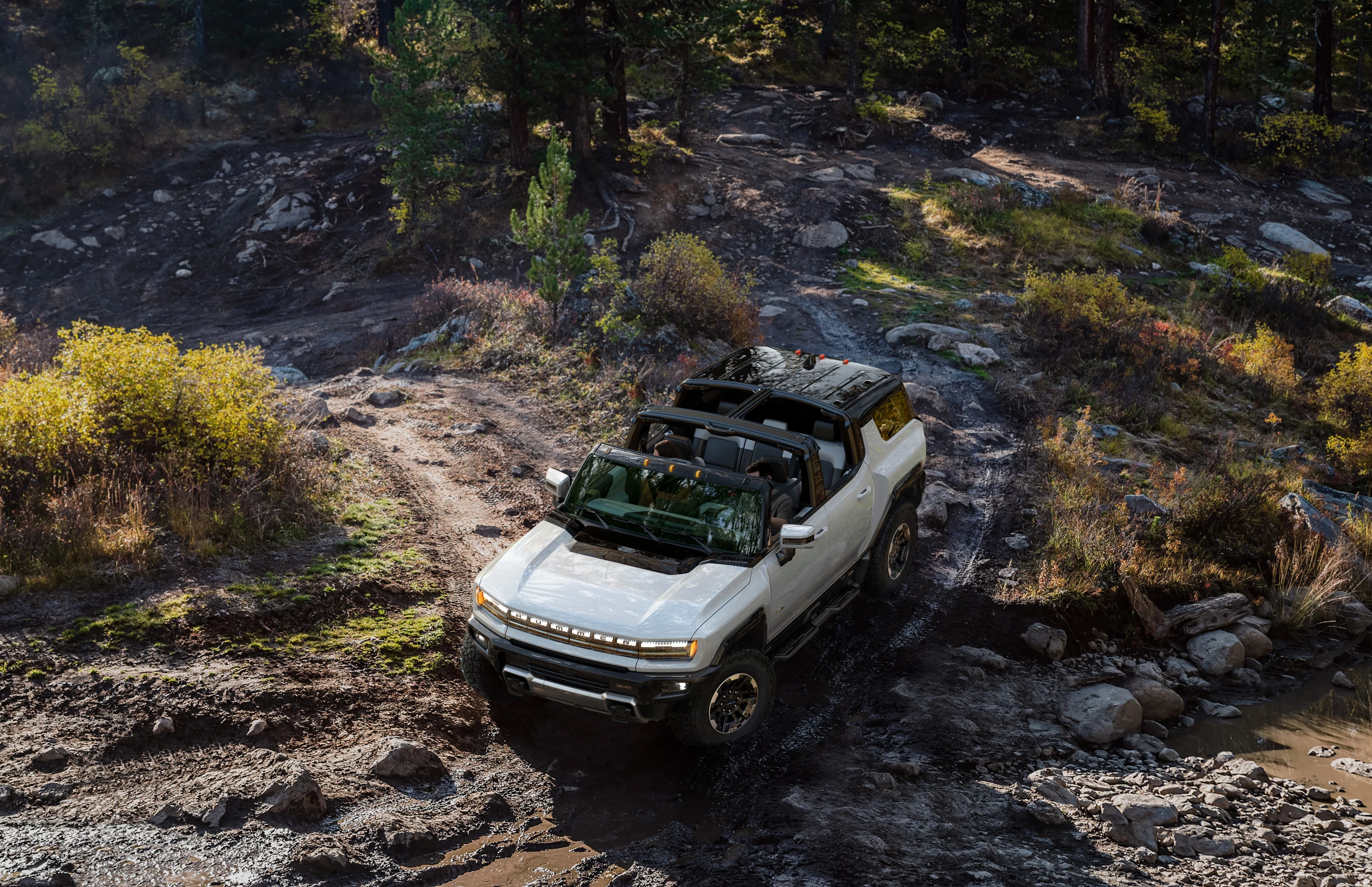 Available 4-wheel steering allows for a tight turning radius, even with 13 inches of wheel travel