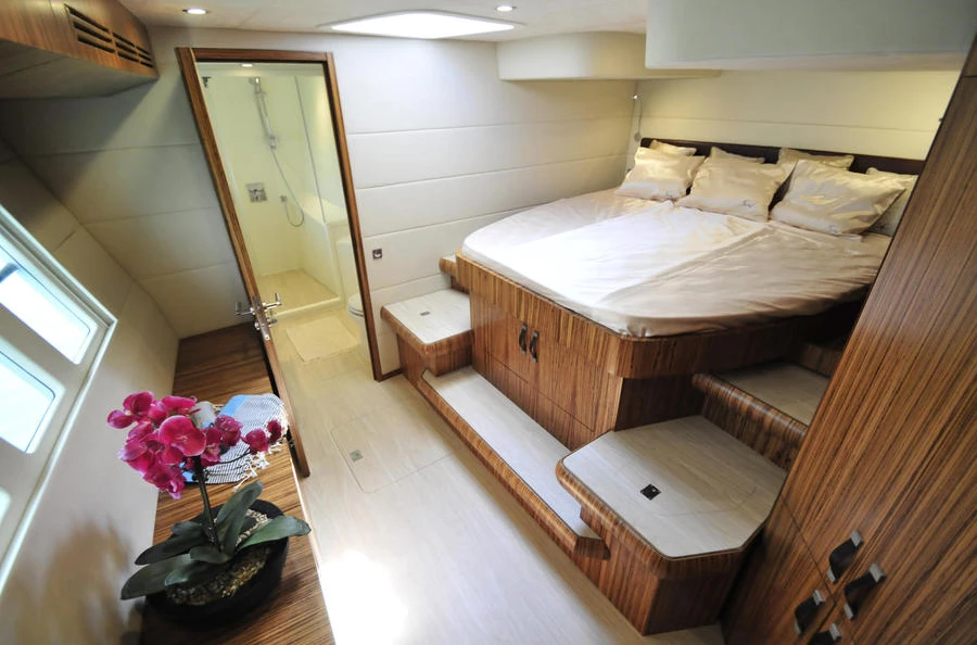 Solarwave 64 comes complete with three to five guest cabins