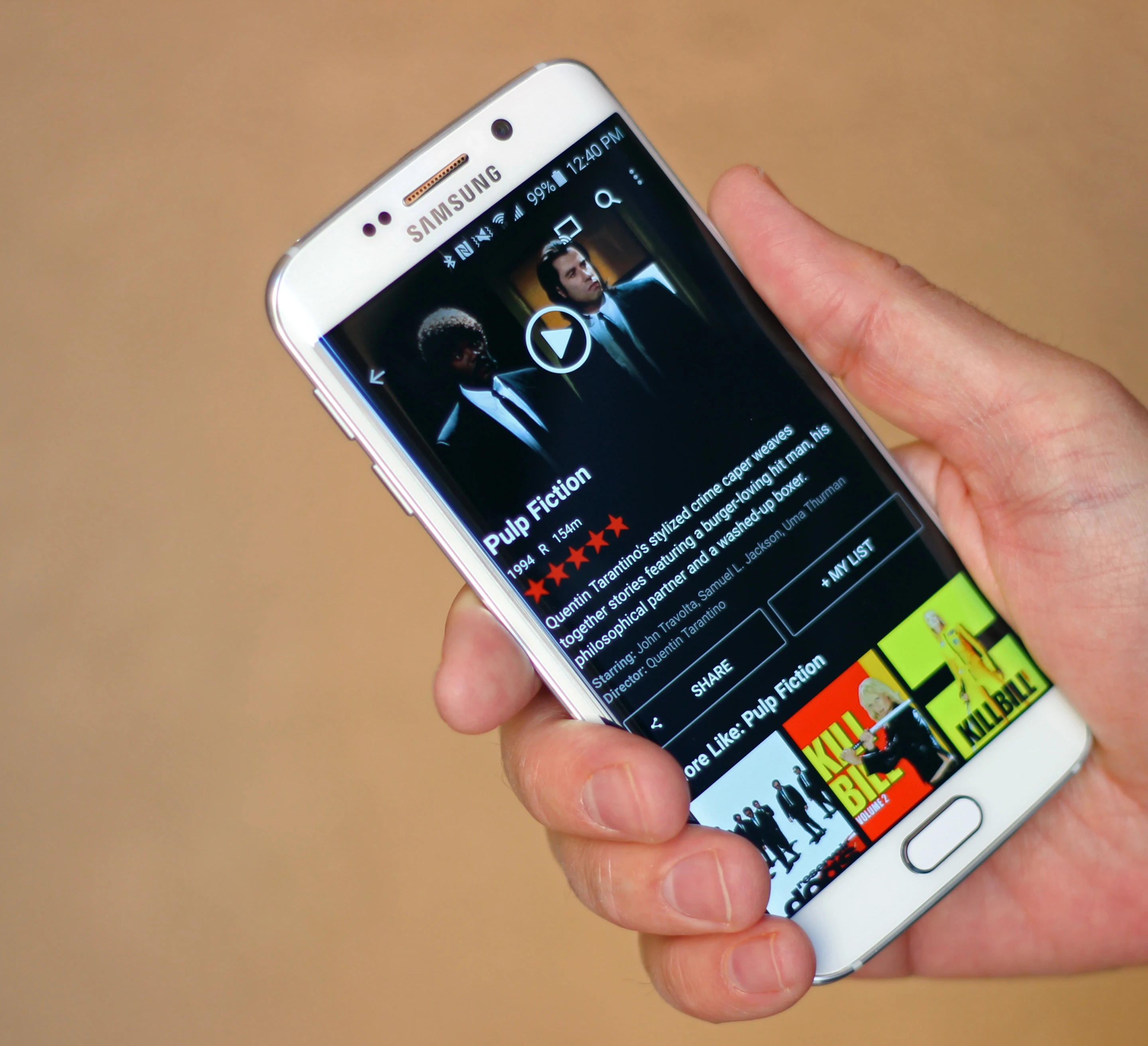 App content pops on that gorgeous, double-curved display (Photo: Will Shanklin/Gizmag.com)