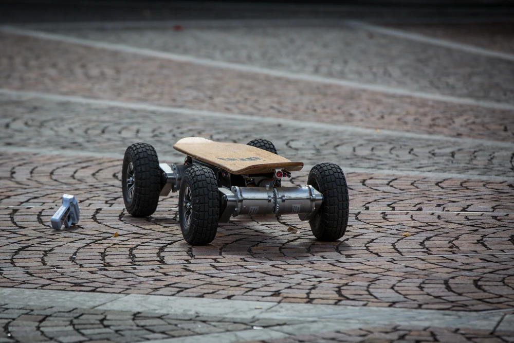 The Dominator 3200 Pro has an 800 W brushed motor attached to each wheel (Photo: Nick Lavars/Gizmag.com)