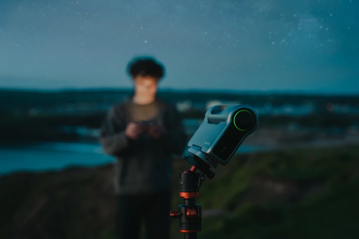 For the fairly low asking price, the Dwarf III packs in a lot of daytime and astro photo tech