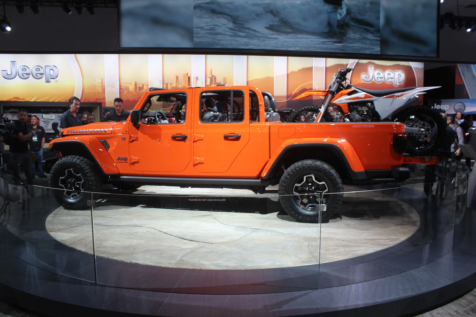 Ground clearance in the Gladiator is measured at 11.1 inches (28.2 cm) at its lowest point