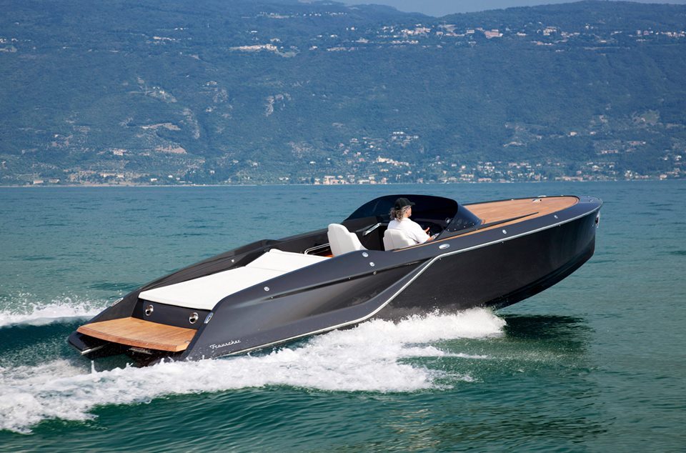 The Frausher 858 Fantom hits the water