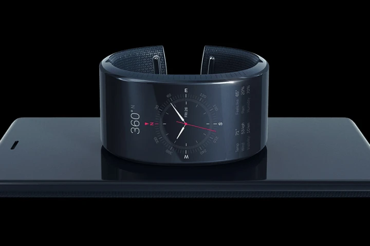 With the Neptune Duo, the smartwatch plays the alpha role, with the (not quite a) phone taking the backseat