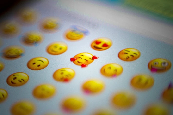 Research shows emoji in texts make people seem more responsive to people they have relationships with