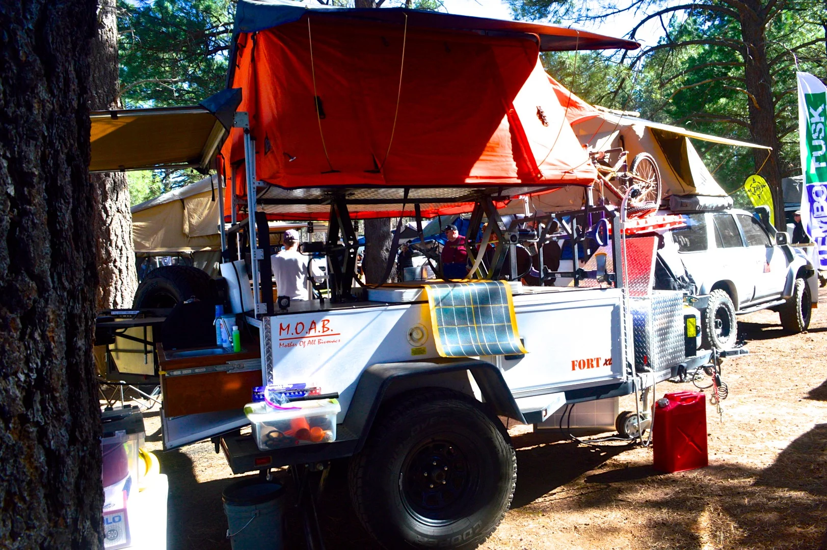 MOAB Fort XL trailer with tent lift