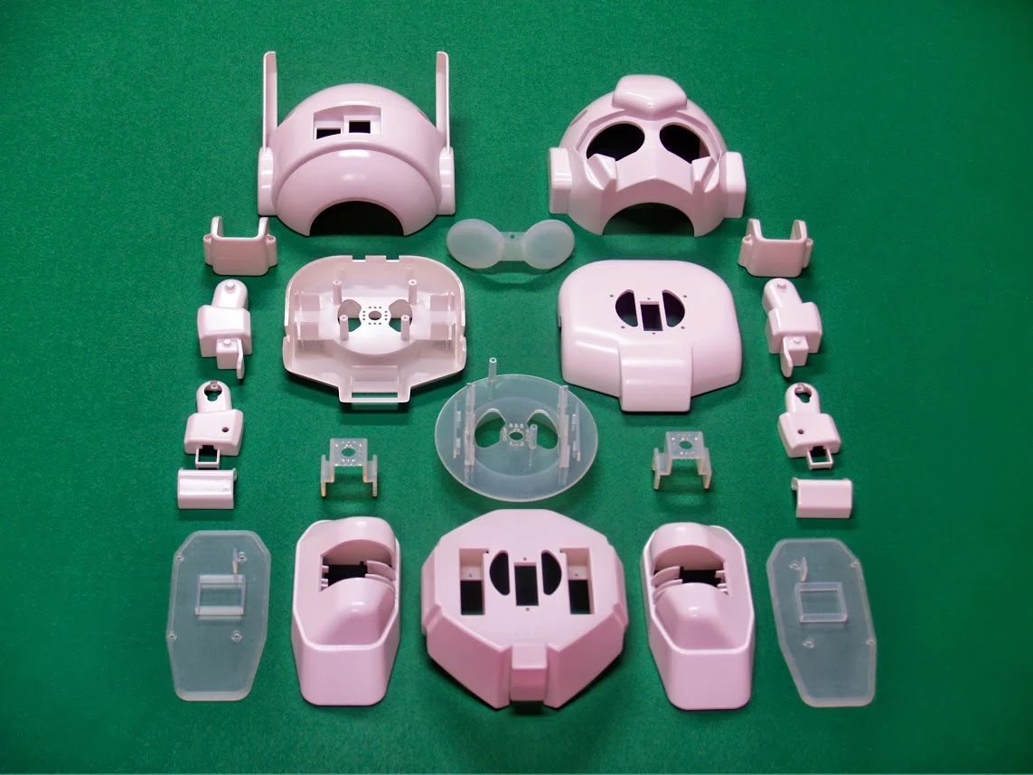 RAPIRO's exoskeleton contains translucent parts such as the eyes, which can light up with RGB LEDs