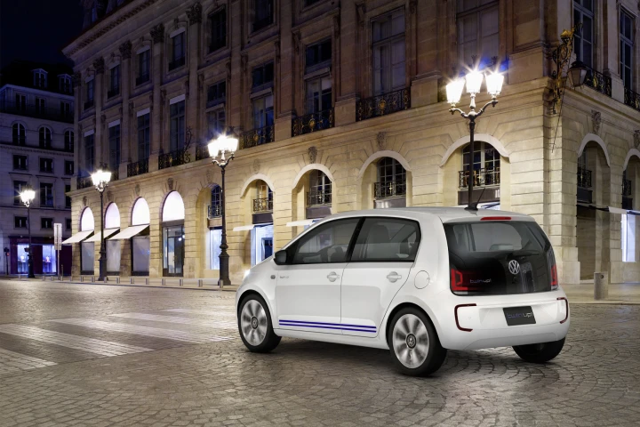 Twin Up! uses a 2-cylinder, 800 cc diesel engine in partner with a 35 kW electric motor to achieve its impressive mileage figures