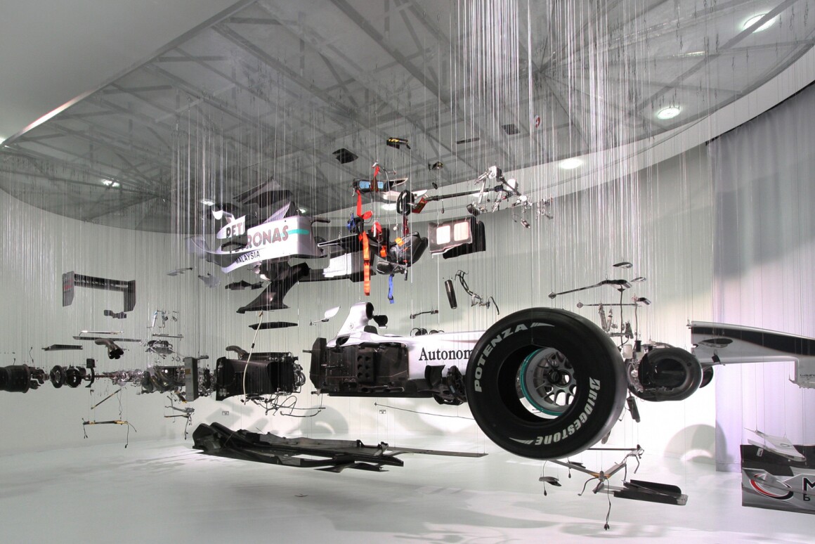 The display itself was arranged by Dutch artist Paul Veroude and definitely fits into the "how can you do that"Â category.