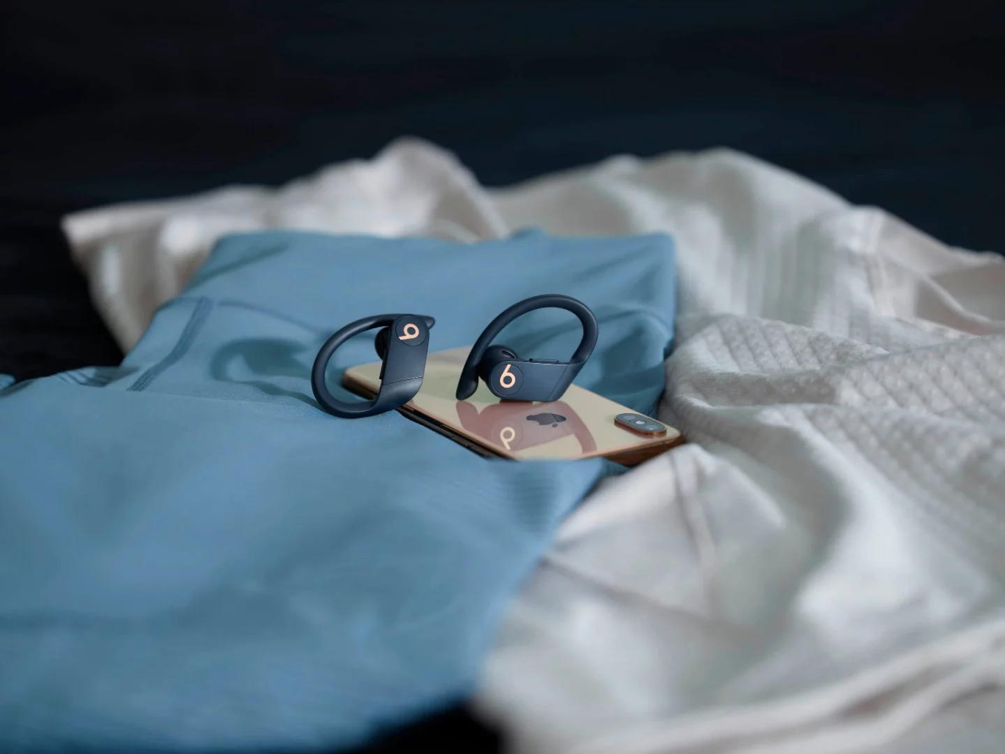 The flagship feature of the Powerbeats Pro is undoubtedly the nine hours of listening time before the battery runs dry