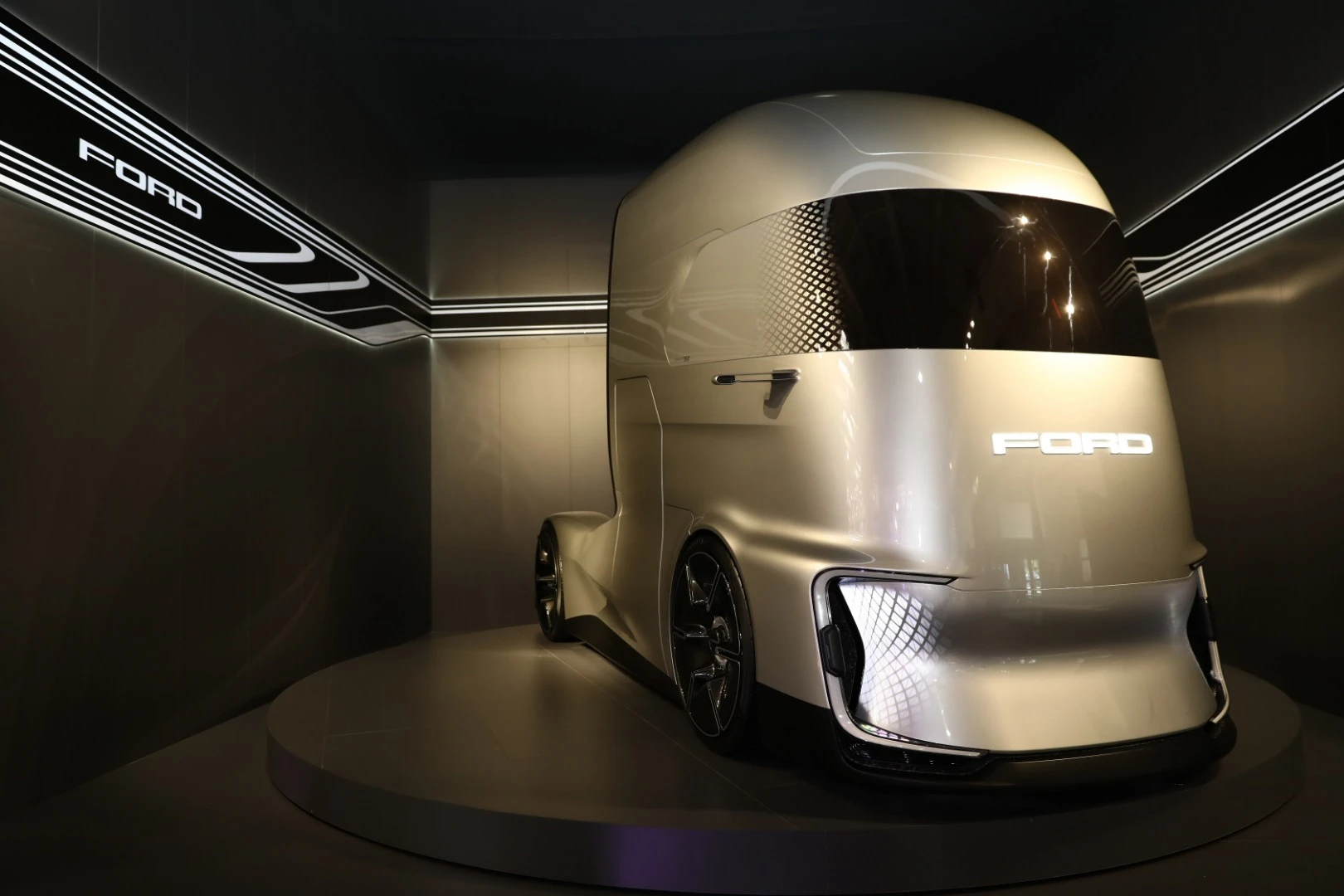 The F-Vision is made to adapt to its environment through smart materials
