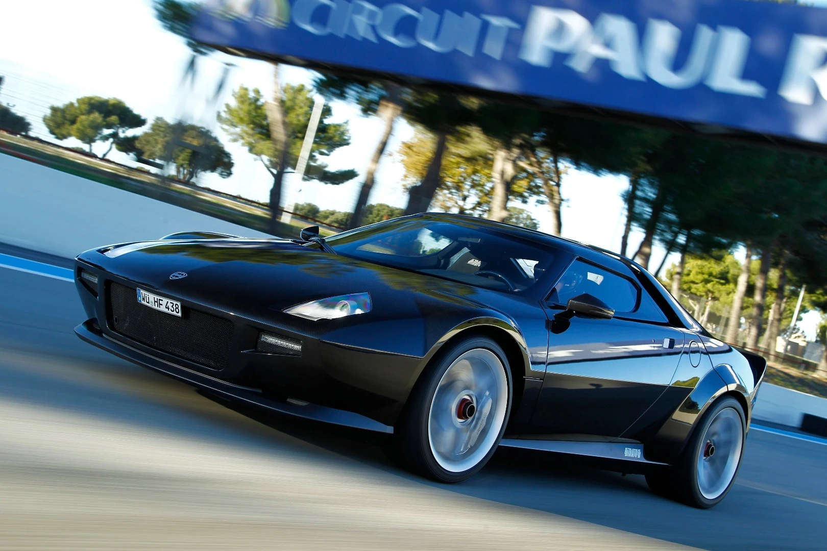 Through the use of aluminum and carbon-fiber in the exterior and interior, the new Stratos has a dry curb weight of just 1,247 kg