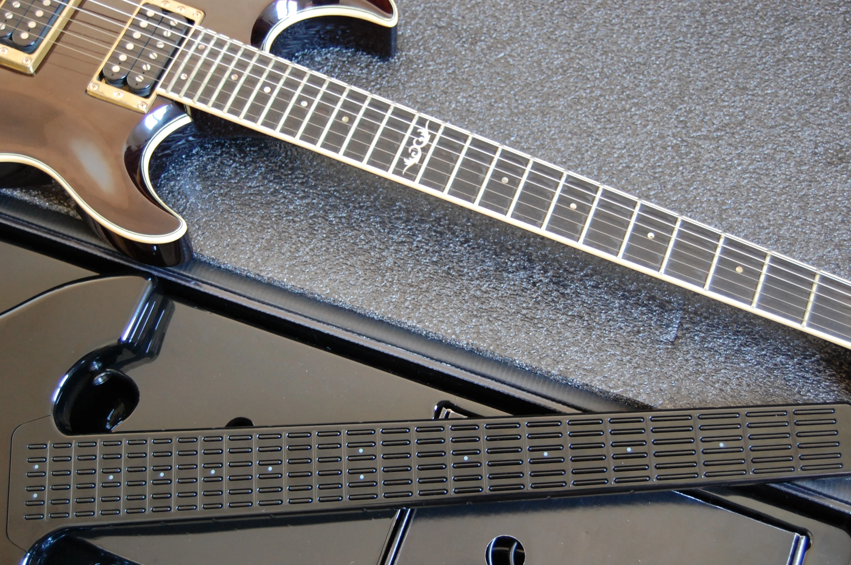 Like a stringed guitar, the neck is divided into 24 frets
