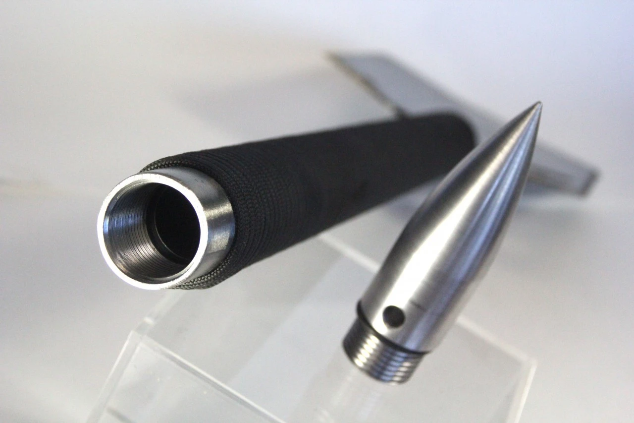The Grove Tactical weighs in at just three pounds (1.3 kg)