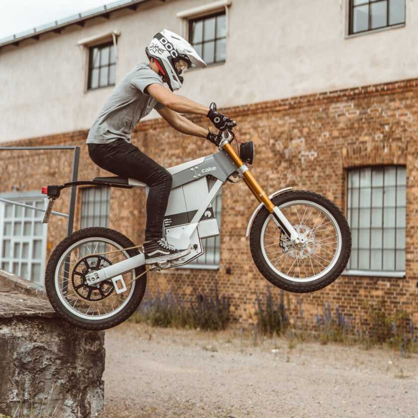 Developed as an enduro machine, this thing rips