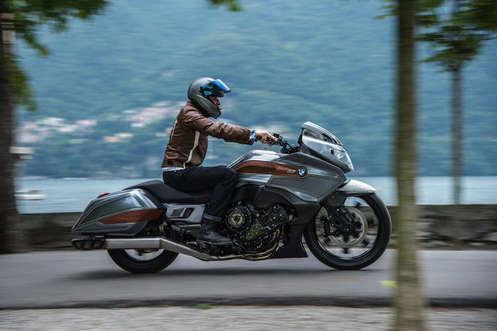 BMW doesn't mess around with its concept bikes. If they make waves, the bikes tend to make it to production. People loved the Concept 90 in 2013, and it quickly became the very popular R NineT production bike. Likewise, the Concept Roadster provided a blueprint for the updated R 1200 R that was released this year. Both these concepts were debuted at the Concorso d'Eleganza Villa d'Este in Como, Italy, and versions of both made it to production quick smart. So this year's effort, the BMW Concept 101