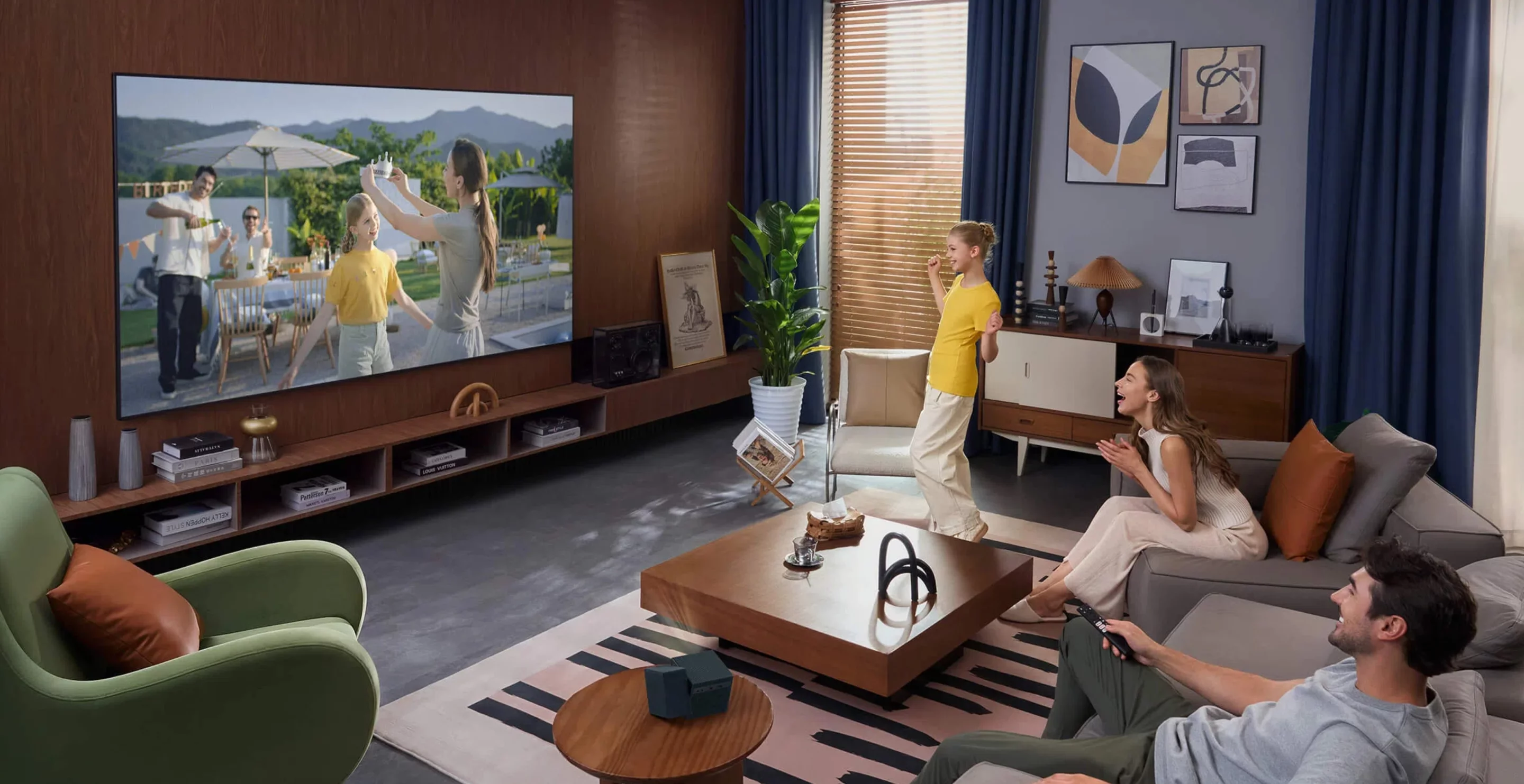 The PlayCube features autofocus, keystone correction, obstacle avoidance, screen alignment and will dip the output if a viewer passing in front