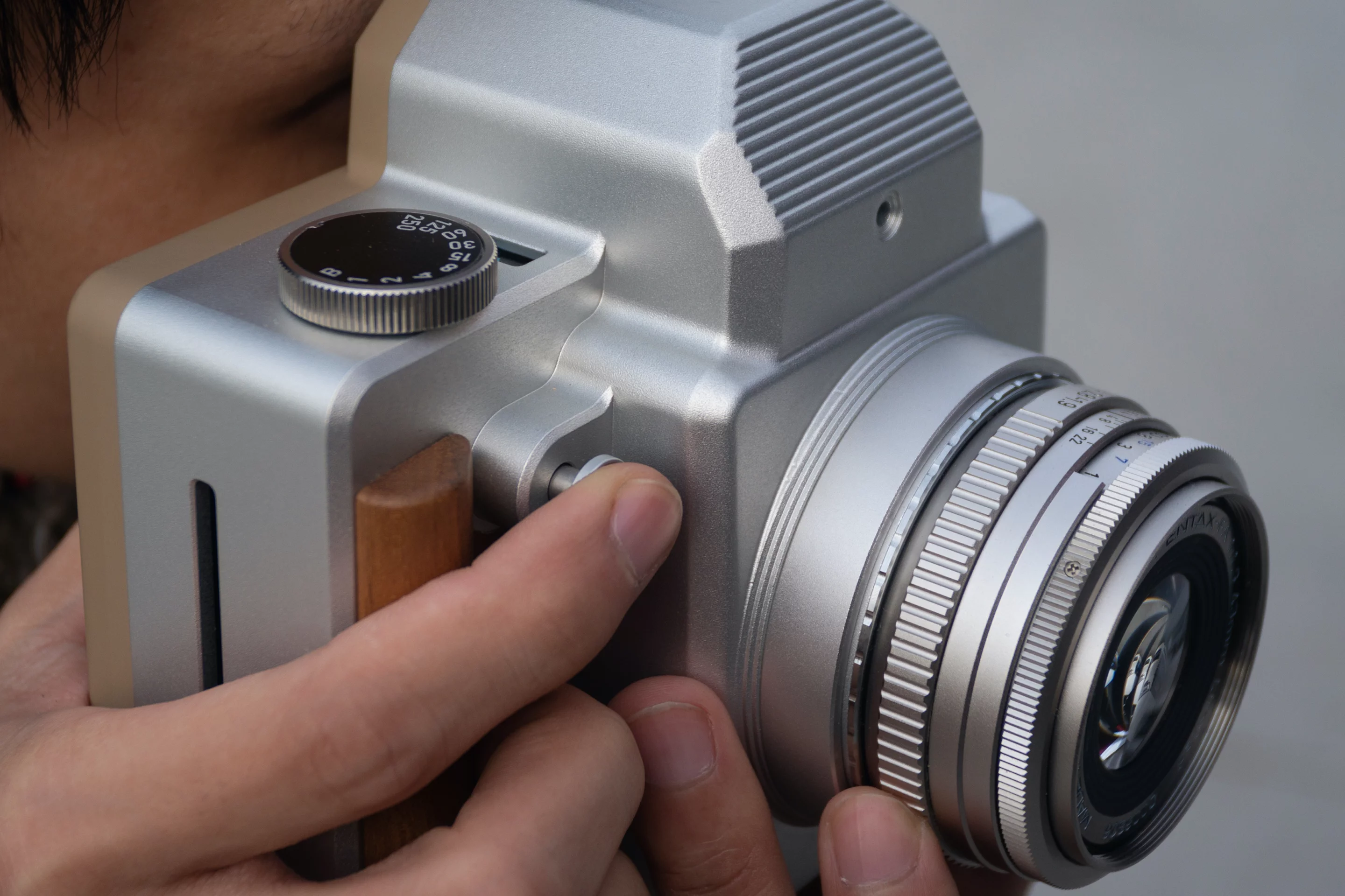 The NONS SL645 is presently on Kickstarter