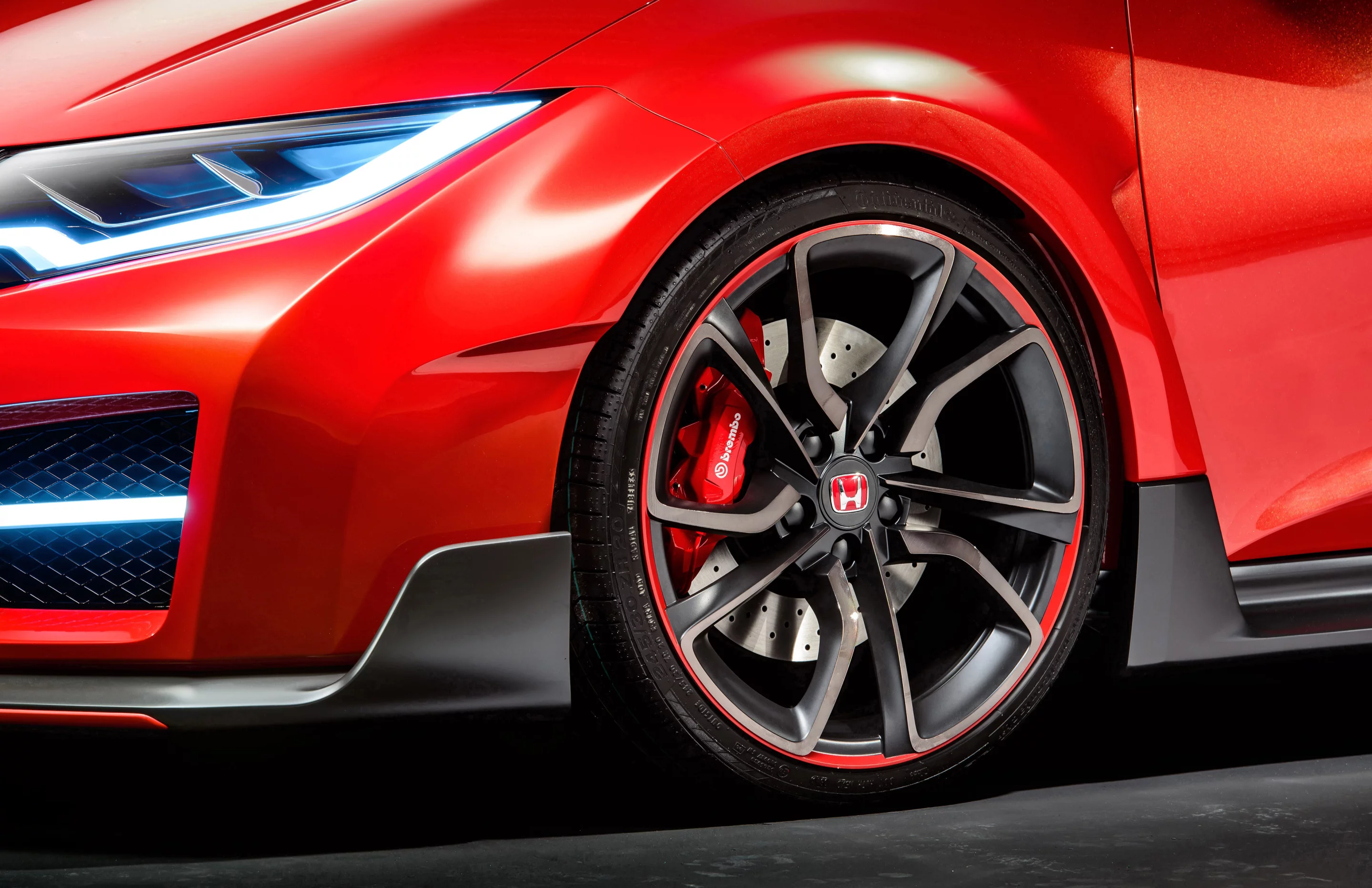 Wider front and rear fenders accommodate 20-inch tires