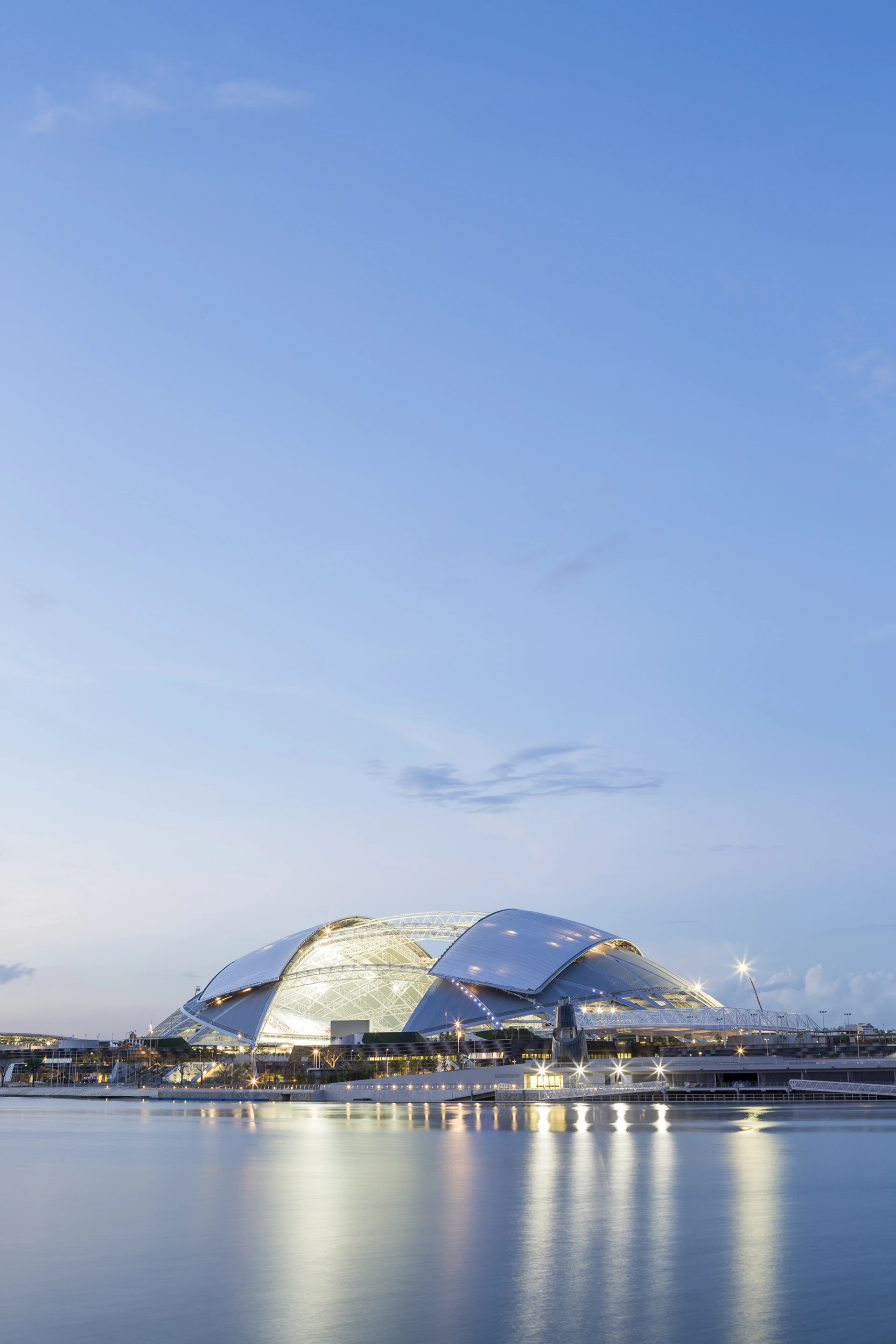 The stadium sports a huge retractable roof (Photo: DP Architects)