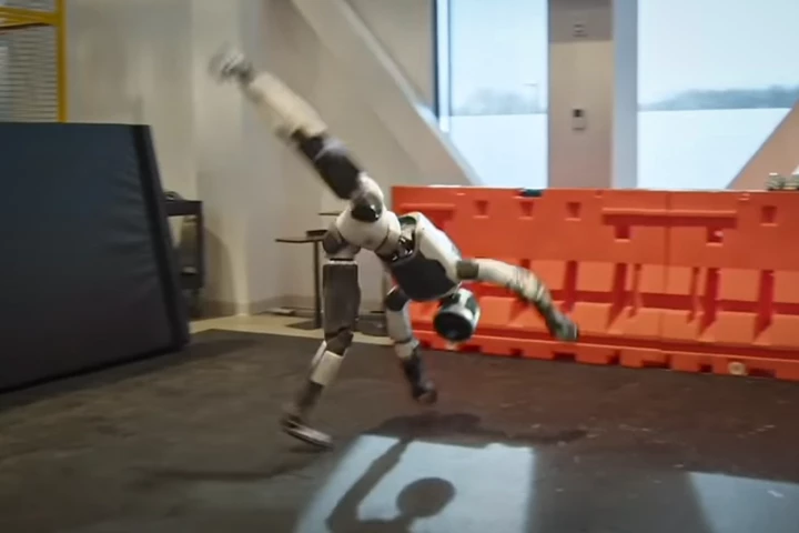 Boston Dynamics shows again that it's at the bleeding edge of smooth humanoid movement