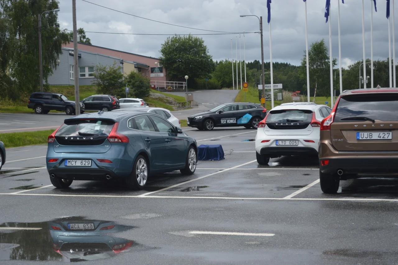At the push of an app, Volvo's autonomous parking prototype circles the car park on its way to a space (Photo: Gizmag)