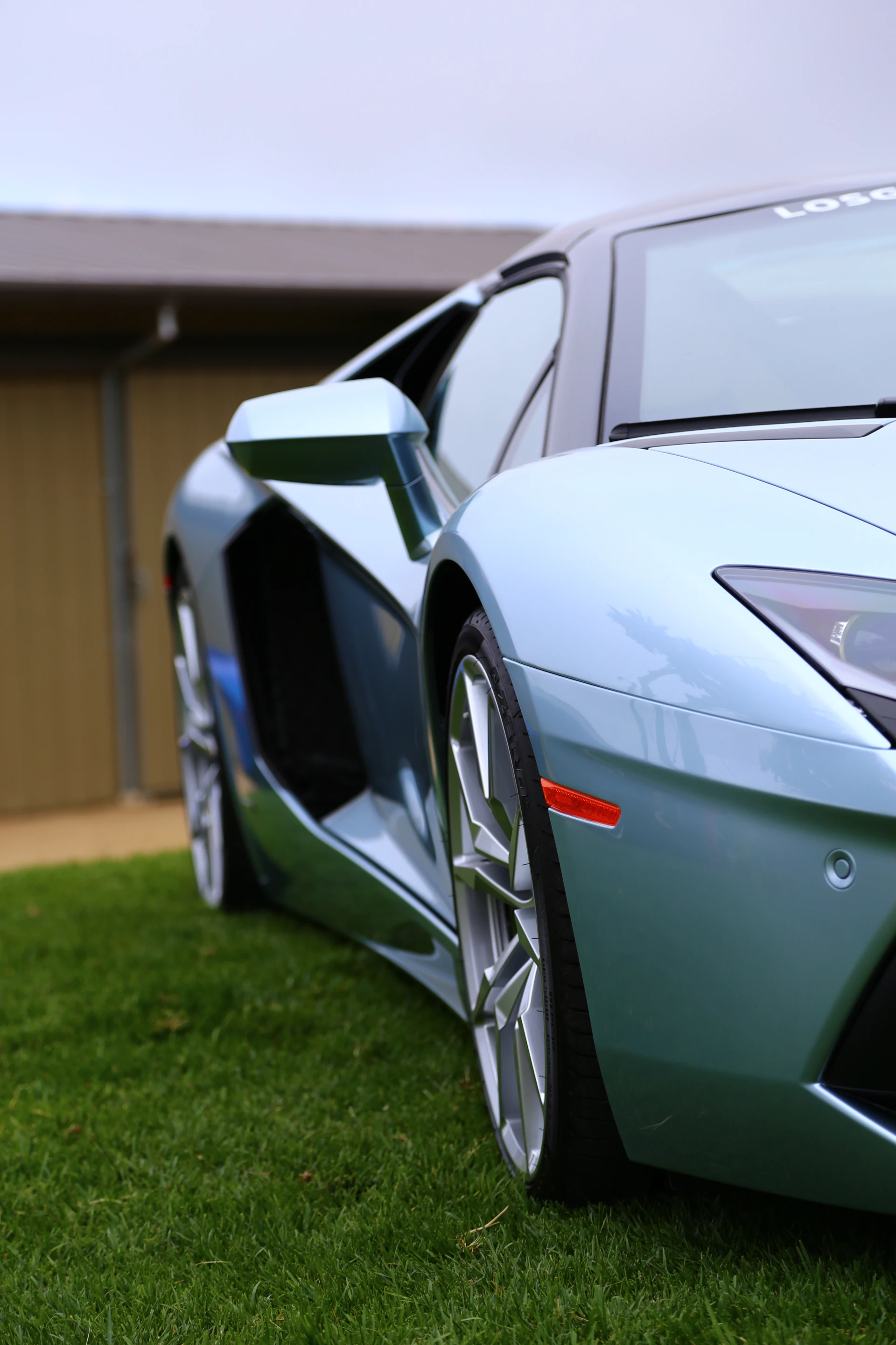 Lamborghini’s new Cylinder Deactivation System (CDS) shuts down one cylinder bank, or six cylinders at speeds under 84 mph (135 km/h) or under light loads, in order to conserve fuel (Photo: Angus MacKenzie/Gizmag.com)