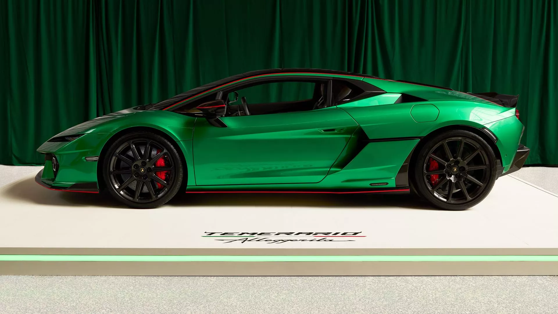 Although the exact price has not been disclosed, rumors suggest a near-$400,000 starting price for the Temerario