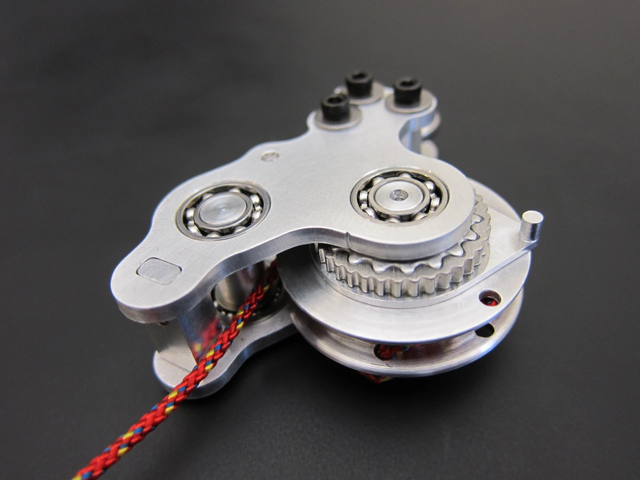 An unpowered clutch engages a spring in parallel with the Achilles tendon when the foot is on the ground, offloading the calf muscles and making walking easier (Photo: Steve Collins)