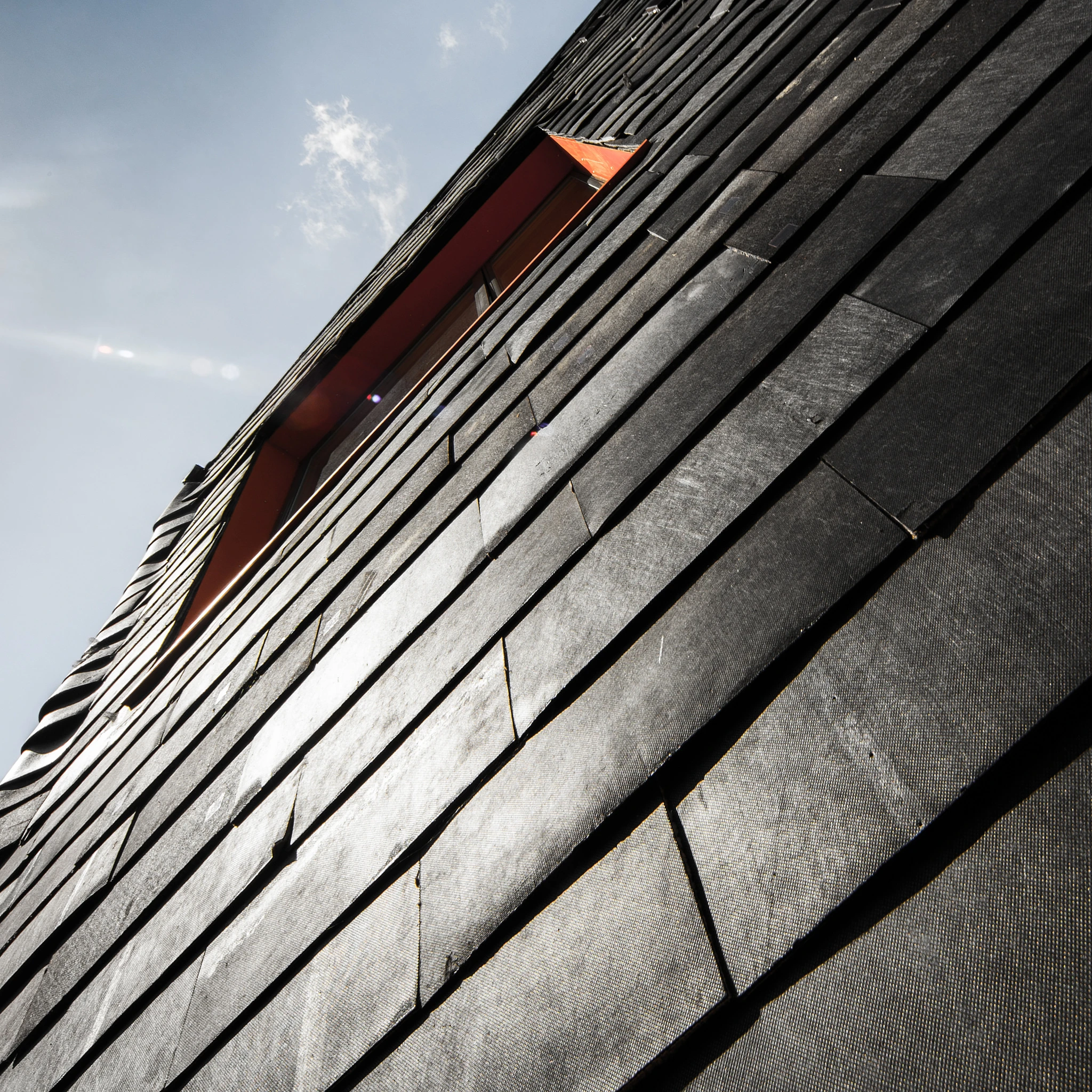 Unwanted carpet tiles were used as cladding for the house (Photo: BBM)