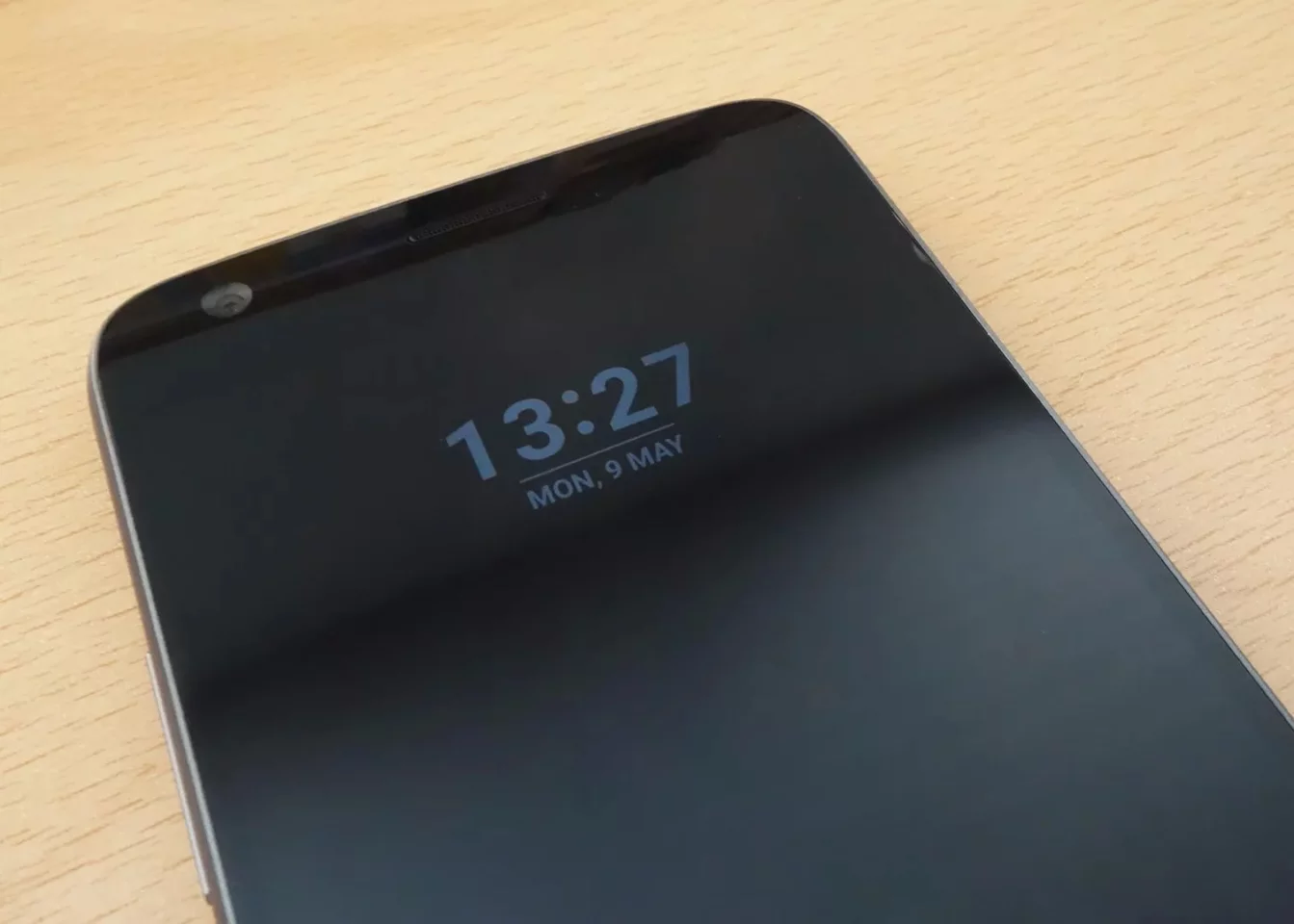 The always-on display works well: why hasn't this become a standard feature before now?