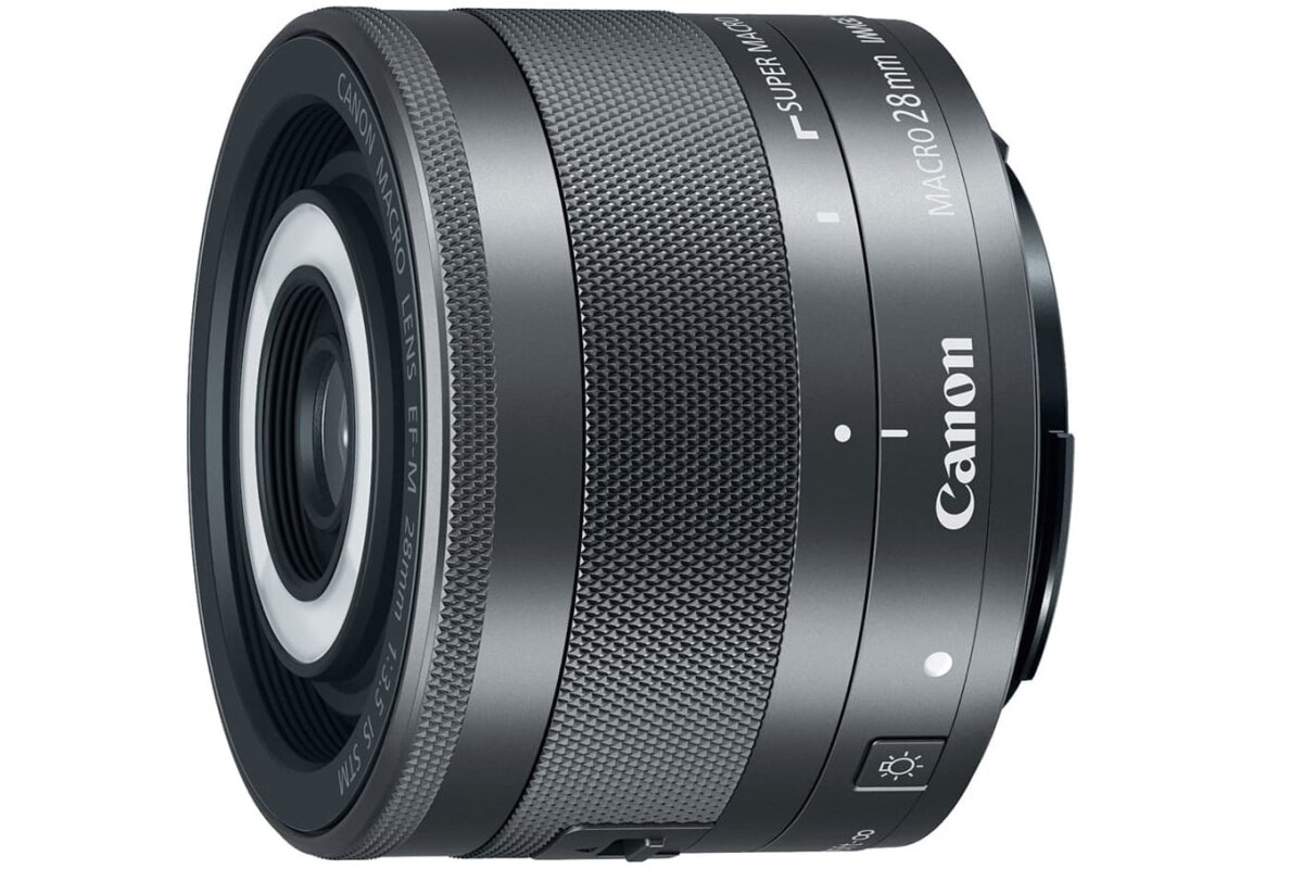 Canon integrates ring flash into new macro lens