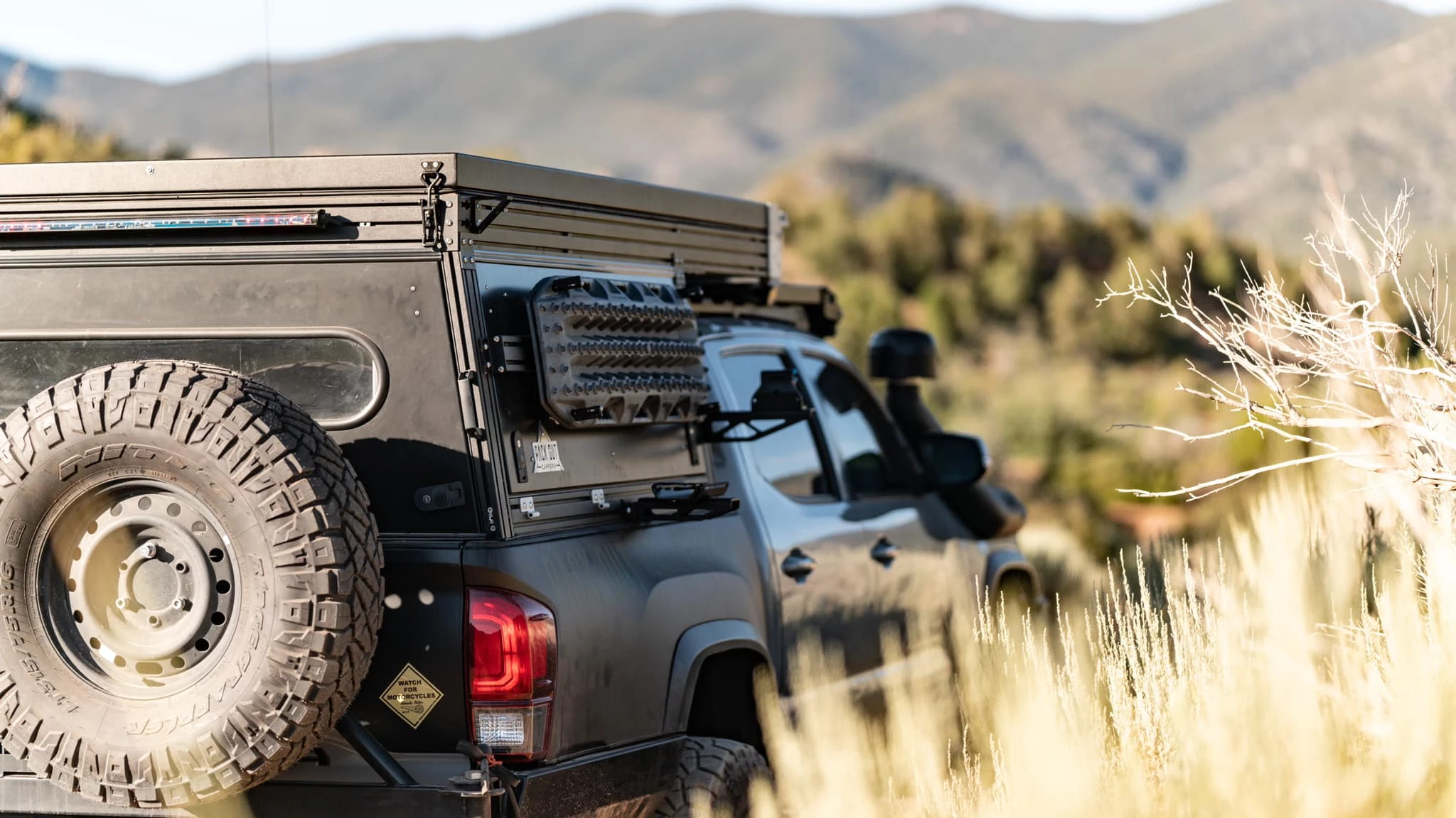 Maxtrax mounted to available "Expedition Cross Bar"