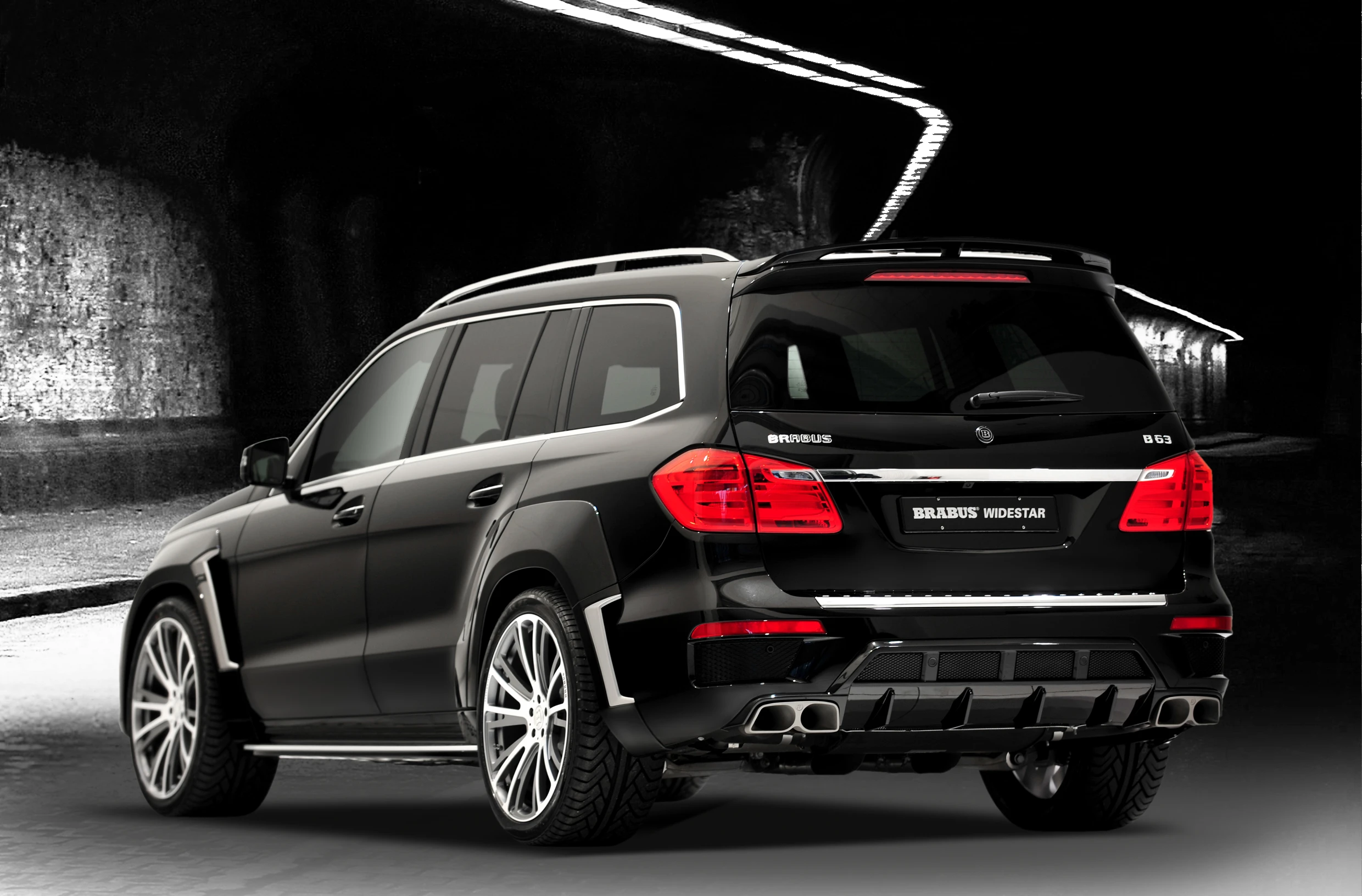 Widestar is 3.1 inches (76.2 mm) wider in order to accommodate 23 inch forged wheels with 305/30 R 23 tires