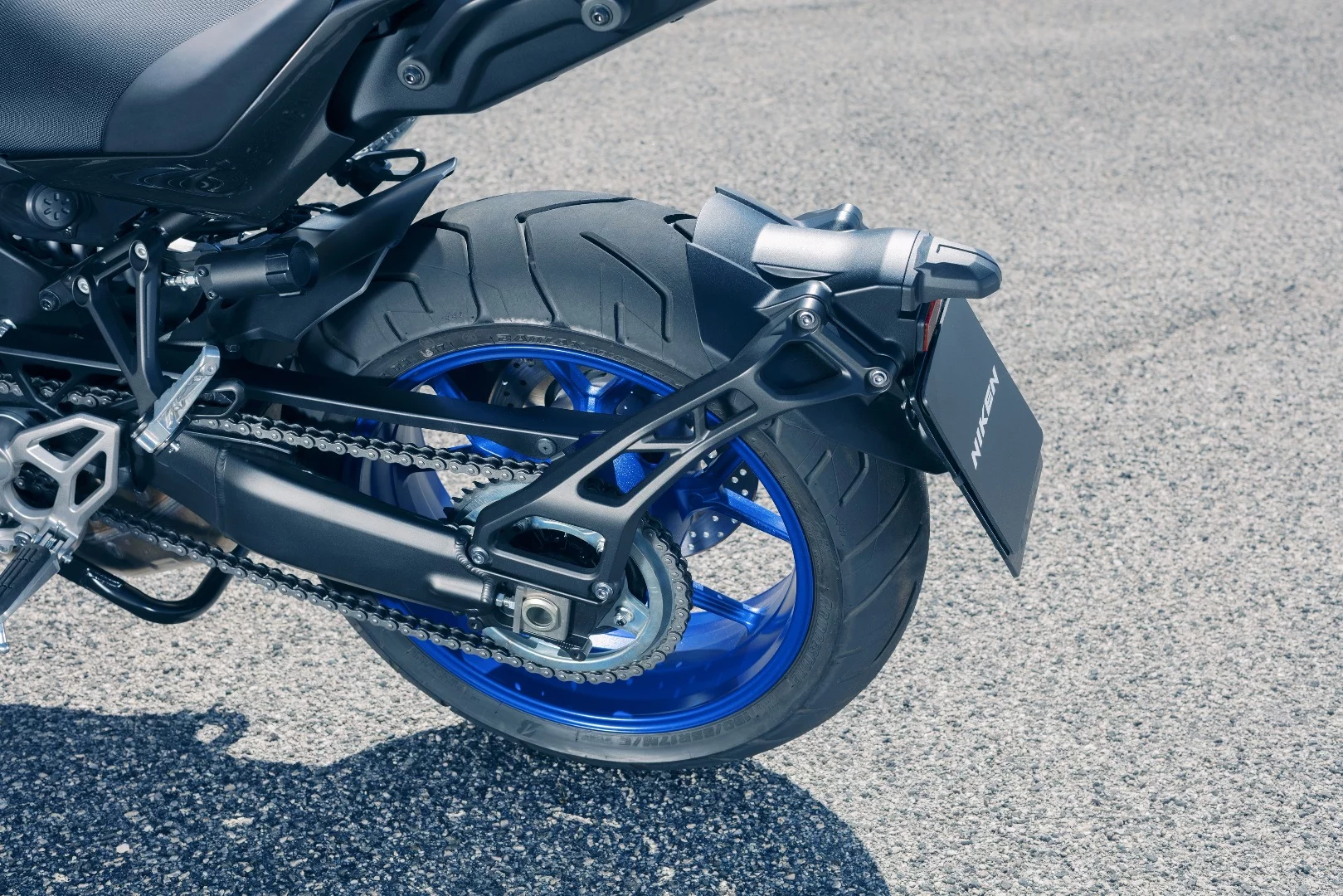 2018 Yamaha Niken: looks like it can use pretty much all of that rear tyre