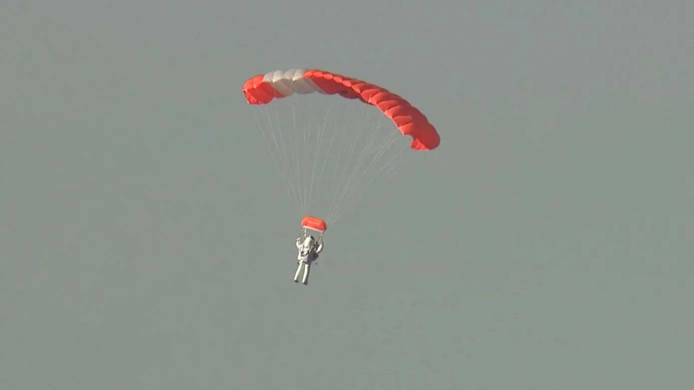 Alan Eustace returns to Earth after reaching speeds of 822 mph in freefall (Photo: Atomic Entertainment and Paragon Space Development Corporation)