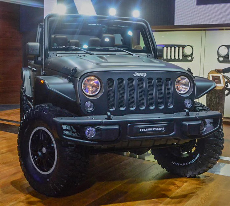 Thanks to its raised height and 37-in tires, the Wrangler Unlimited Rubicon Stealth has a towering presence (Photo: C.C. Weiss/Gizmag)