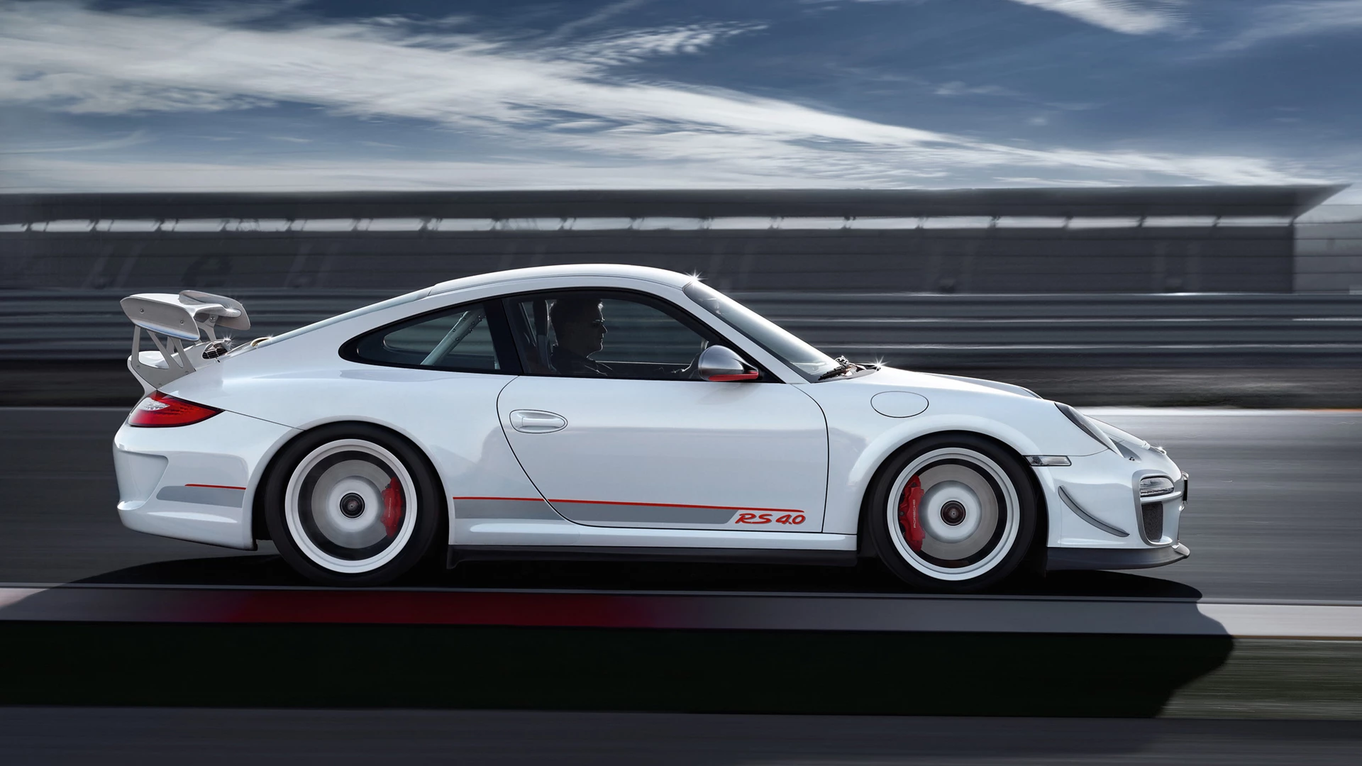 The GT3 RS 4.0 has a big, steeply-inclined rear wing designed to bring the vehicle into what Porsche terms "aerodynamic equilibrium" - the aerodynamics add 190kg of downforce at top speed.