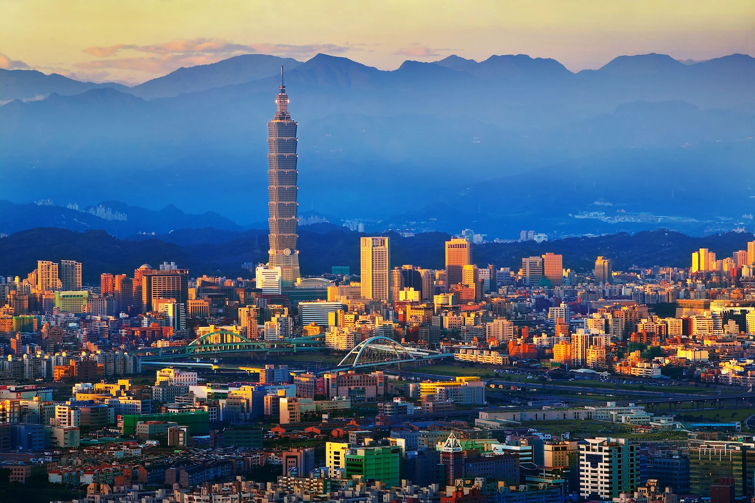 From its completion in 2004 until the Burj Khalifa surpassed it in 2009, the Taipei 101 (aka Taipei World Financial Center) in Taiwan was rated the world's tallest skyscraper